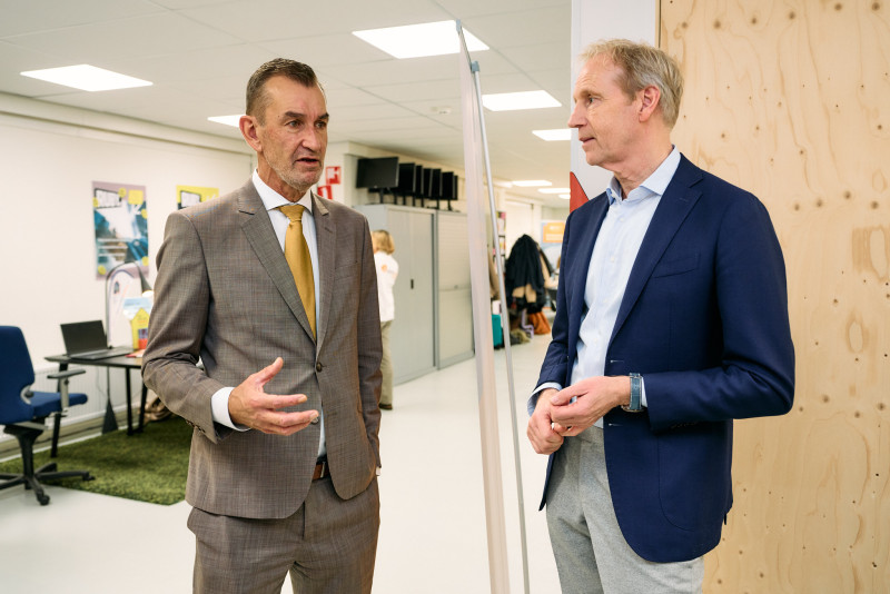 thumbnail staatssecretaris op bezoek bij ruby winschoten